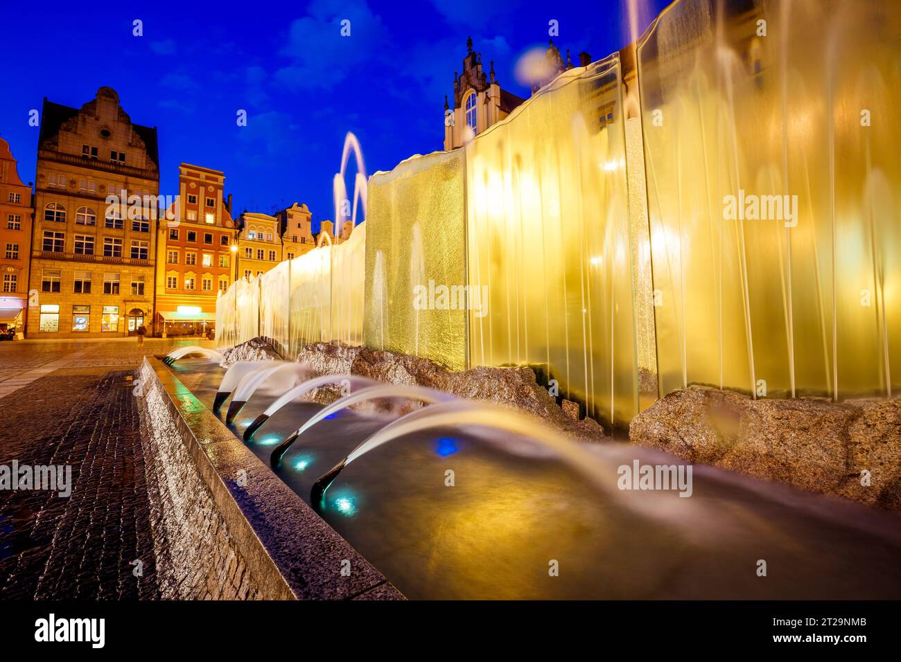 Superbe image de la ville antique. Emplacement place du marché Wroclaw, pays de Pologne, centre célèbre et culturel de l'Europe. Capitale historique de Sile Banque D'Images