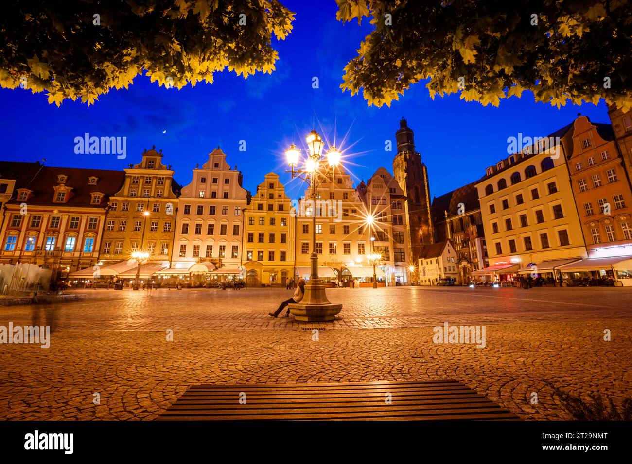 Superbe image de la ville antique. Emplacement place du marché Wroclaw, pays de Pologne, centre célèbre et culturel de l'Europe. Capitale historique de Sile Banque D'Images