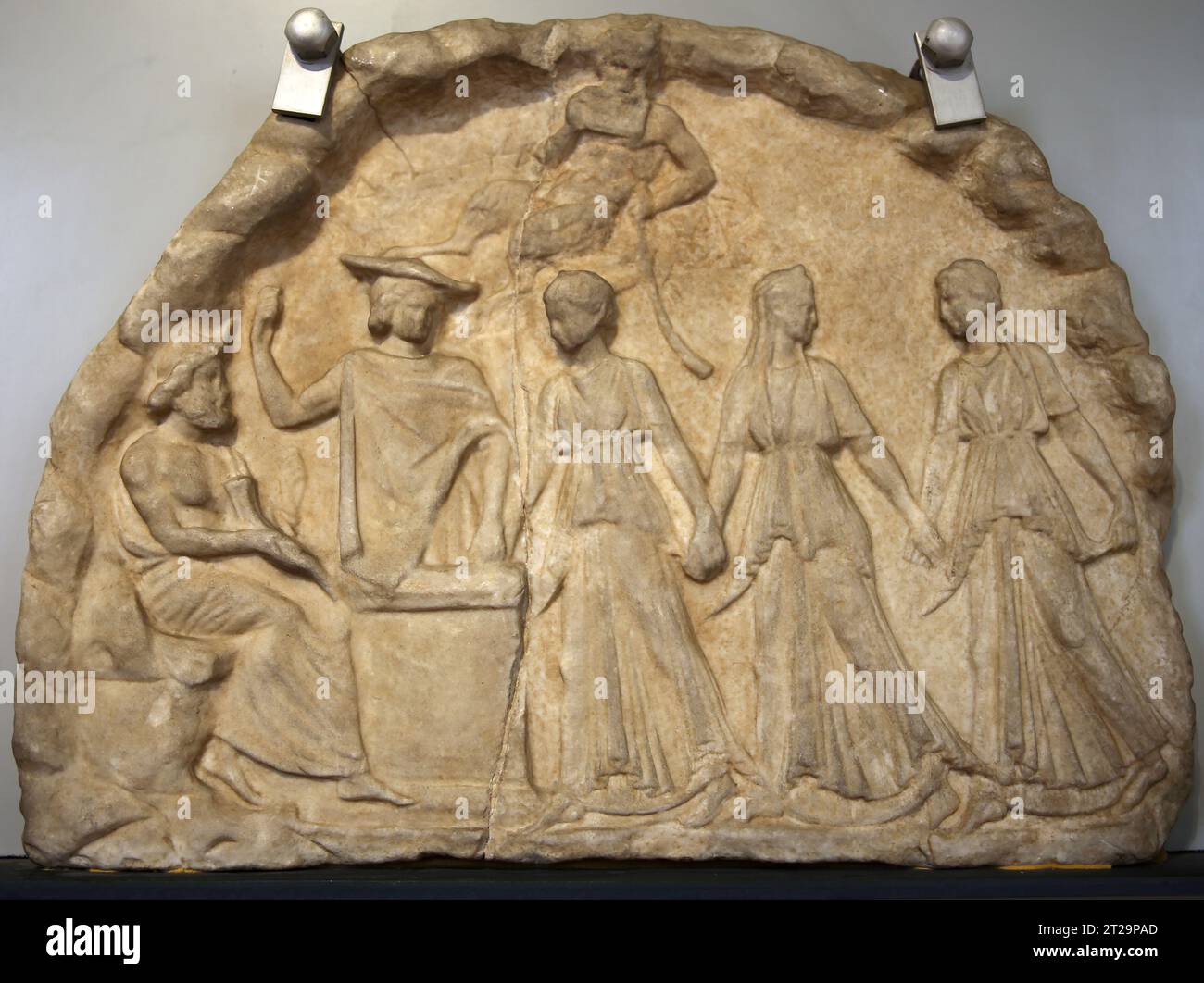 Relief votif inscrit. Oeuvre archaïtique de la période hellénistique. Marbre pentilic. Musée de sculpture antique de Barracco. Rome. Italie. Banque D'Images