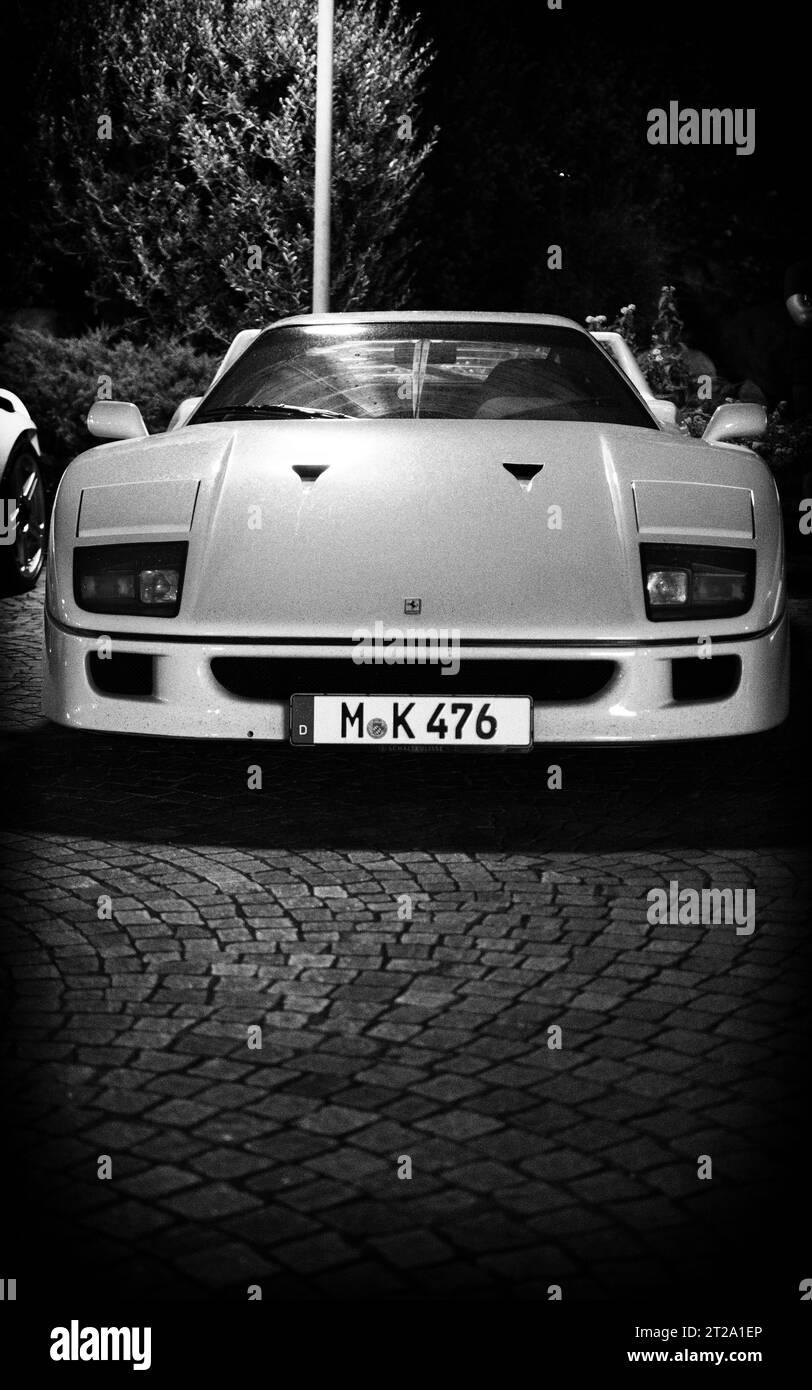 poltu quatu , ITALIE - juillet 0 6 2013 : voiture de sport et VOITURE DE COLLECTION FERRARI F40 suoercar Banque D'Images