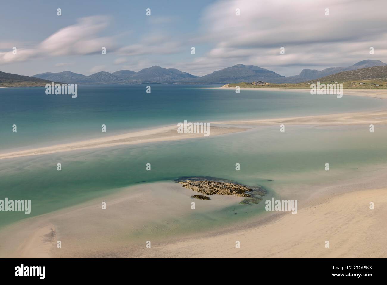 Luskentyre Sands à l'île de Harris est l'une des plus belles plages du monde, avec du sable blanc et de l'eau turquoise. Banque D'Images