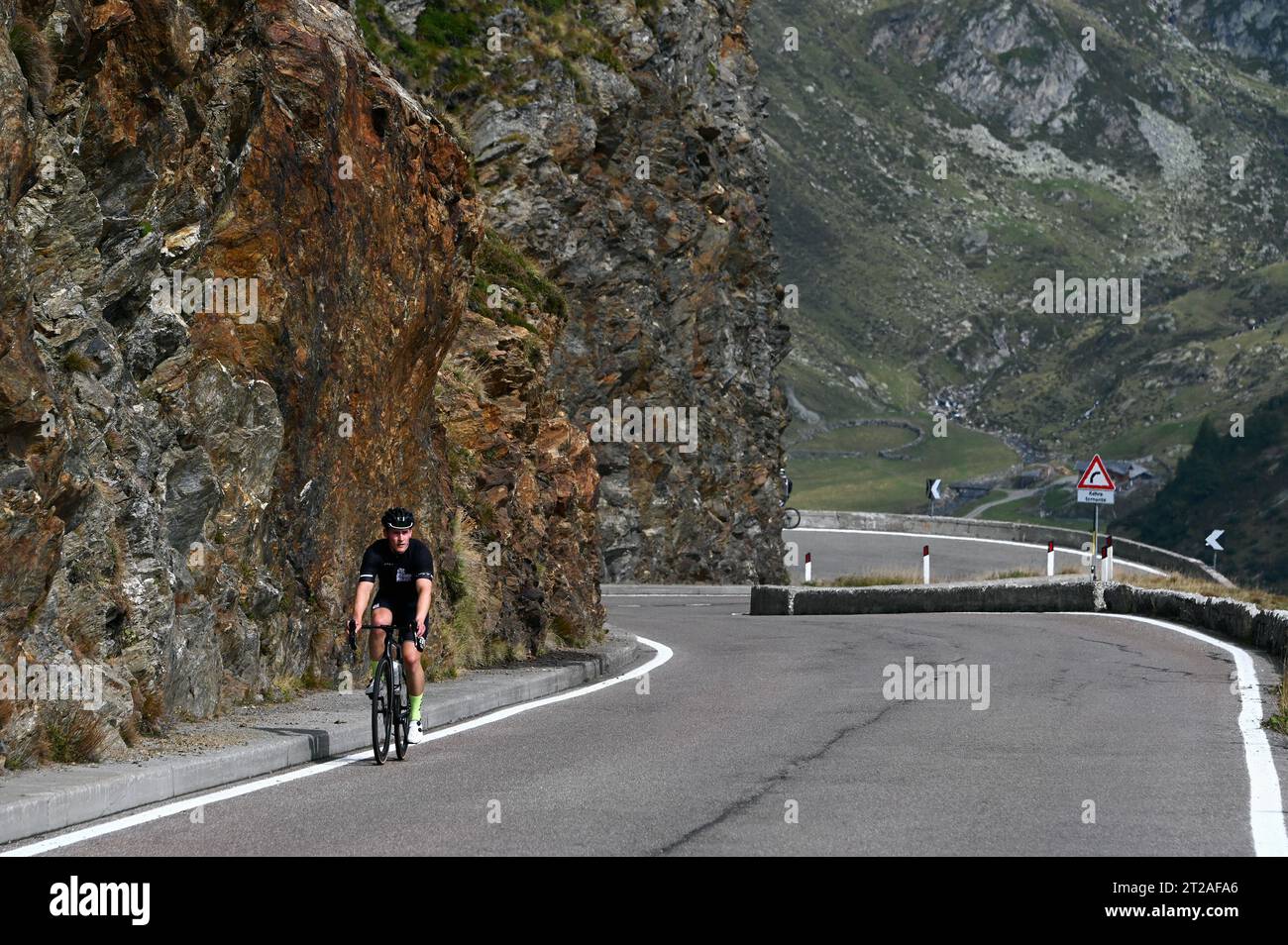 Rennradfahrer auf der Timmelsjoch Hochalpenstrasse zwischen …sterreich und Italien Banque D'Images