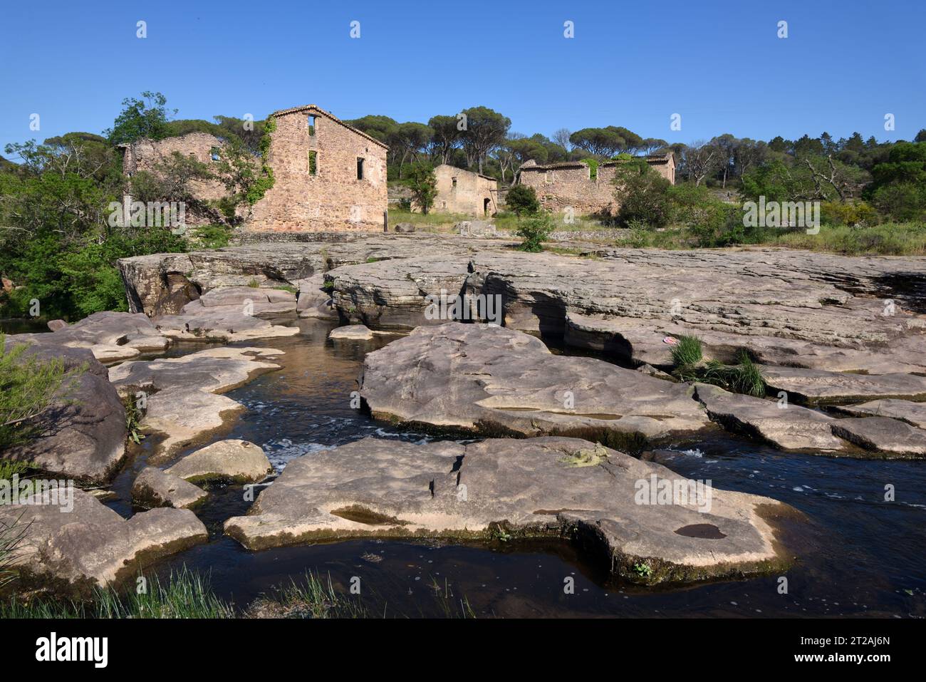 Village abandonné, Hameau & scierie aux chutes de l'Aille, ou Cascade de l'Aille, sur la rivière de l'Aille près de Vidauban Var Provence France Banque D'Images