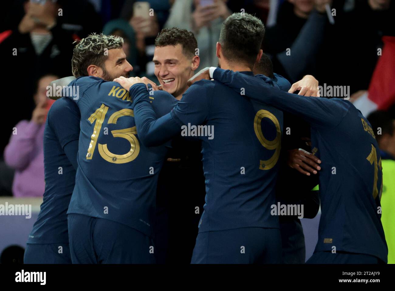 Benjamin Pavard célèbre son deuxième but avec ses coéquipiers lors du match amical international de football entre la France et l'Écosse le 17 octobre 2023 au Stade Pierre Mauroy à Villeneuve-d'Ascq près de Lille, France - photo Jean Catuffe/DPPI crédit : DPPI Media/Alamy Live News Banque D'Images