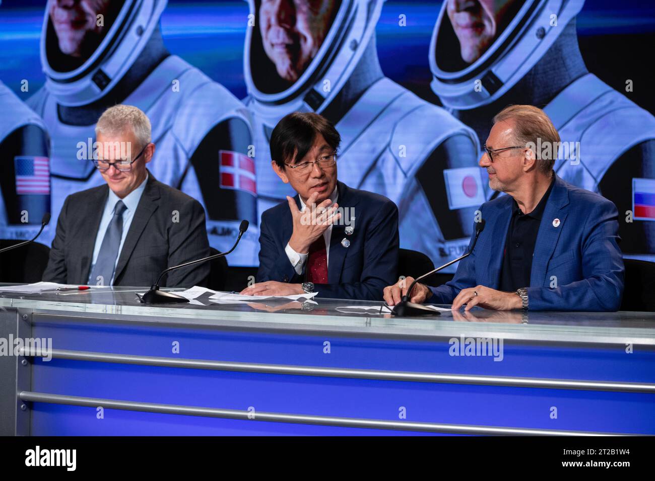 SpaceX Crew-7 Postlaunch News Conference de la NASA. La NASA organise une conférence de presse post-lancement de Crew-7 au Kennedy Space Center de l’agence en Floride le samedi 26 août 2023. Les participants, de gauche à droite, sont : Benji Reed, directeur principal, Human SpaceFlight Programs, SpaceX ; Hiroshi Sasaki, vice-président de la JAXA (Agence japonaise d'exploration aérospatiale) ; et Josef Aschbacher, directeur général de l'ESA (Agence spatiale européenne). Banque D'Images