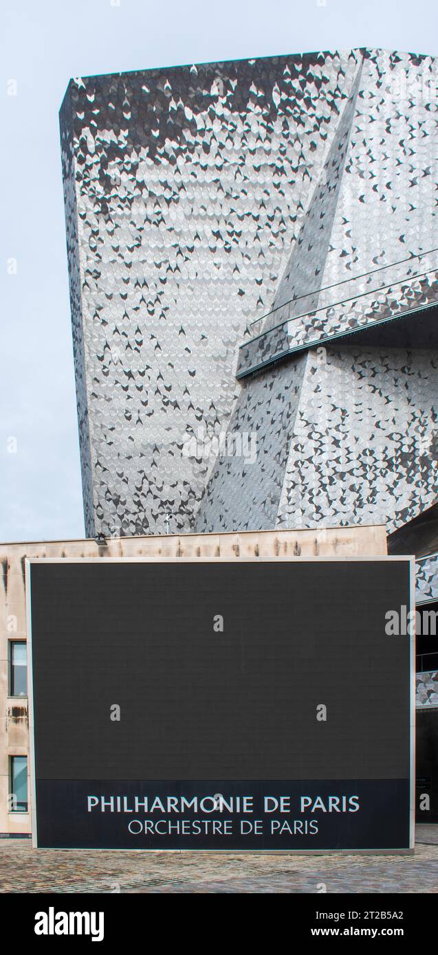 Paris, France - 10 12 2023 : le bâtiment de la Philharmonie de Paris Banque D'Images