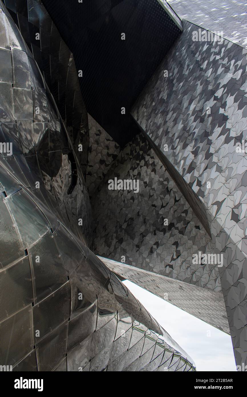 Paris, France - 10 12 2023 : le bâtiment de la Philharmonie de Paris Banque D'Images