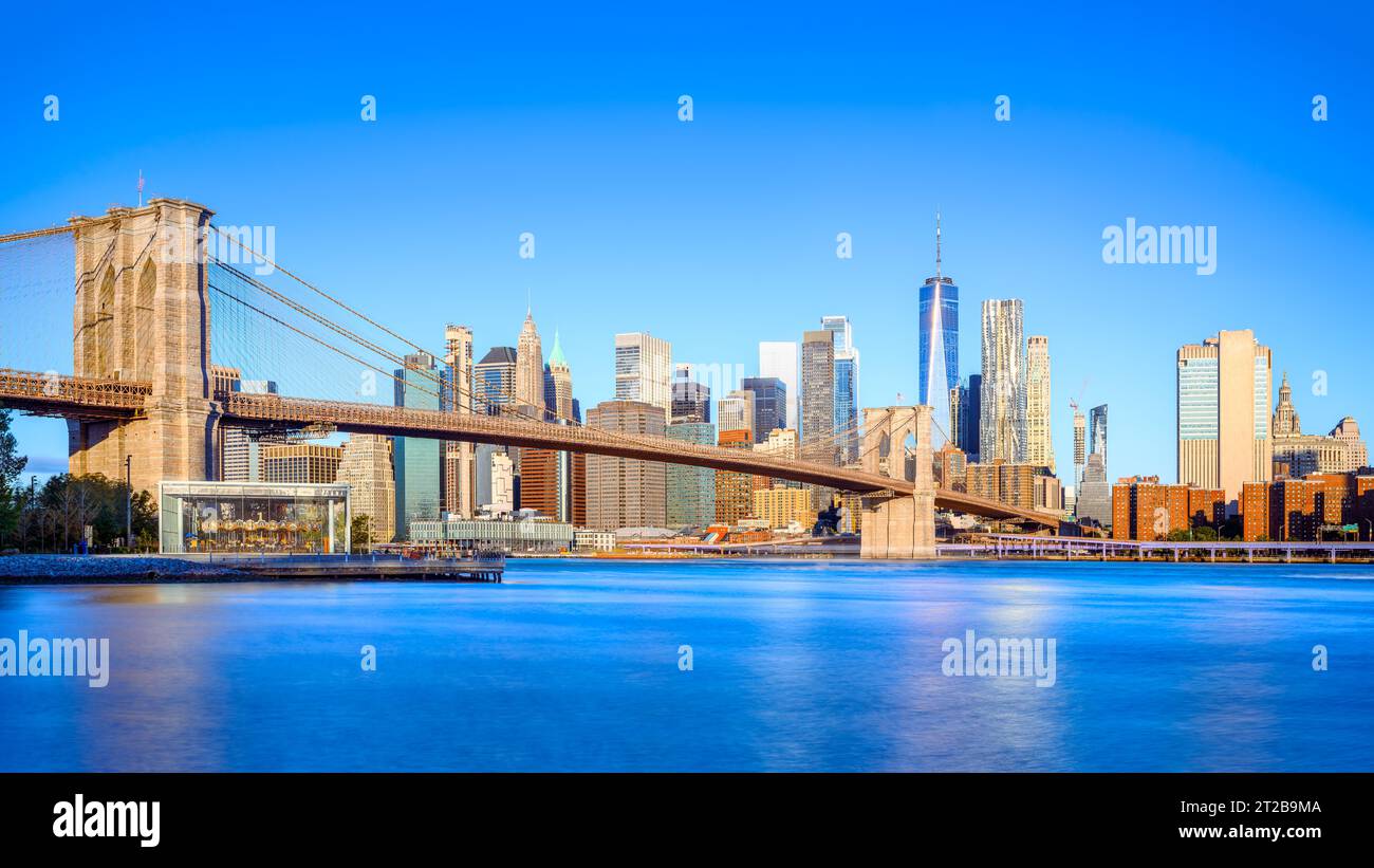 la skyline de new york au lever du soleil Banque D'Images