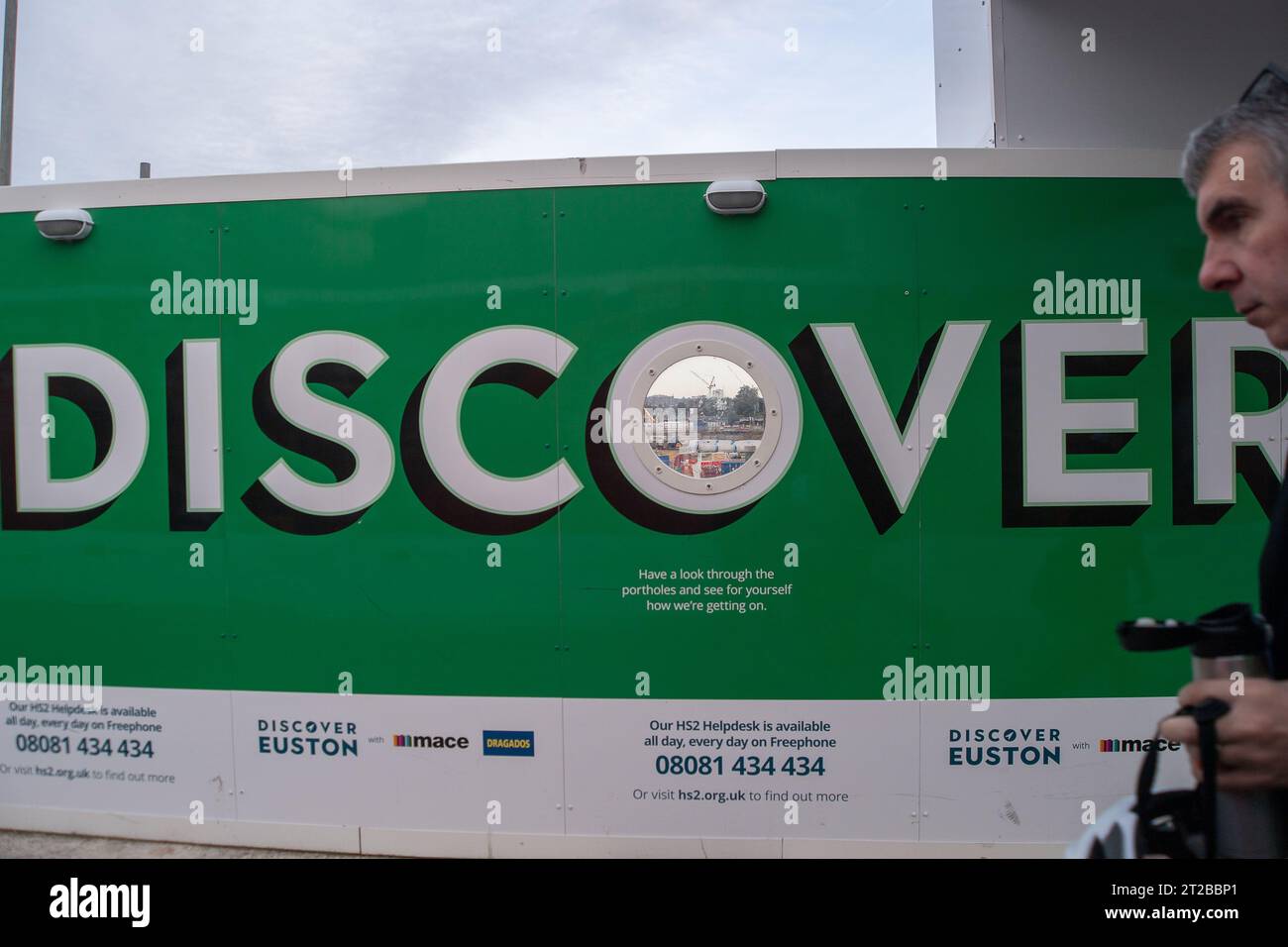 Euston, Londres, Royaume-Uni. 17 octobre 2023. Travaux de construction et de construction HS2 sur les sites HS2 High Speed Rail Euston à Londres. Il a été signalé que le chemin de fer HS2 phase 1 ira seulement jusqu'à Old Oak Common et non Euston comme prévu, à moins que des investisseurs privés tiers ne puissent lever suffisamment de fonds pour cela. Le Premier ministre Rishi Sunak a récemment annoncé l'annulation de la phase 2 du HS2 High Speed Rail Northern Leg de Birmingham à Manchester. Au lieu de cela, l'argent sera utilisé pour l'infrastructure ferroviaire si nécessaire dans le Nord et l'amélioration des routes dans toute l'Angleterre. Crédit : Maureen McLean/Alam Banque D'Images