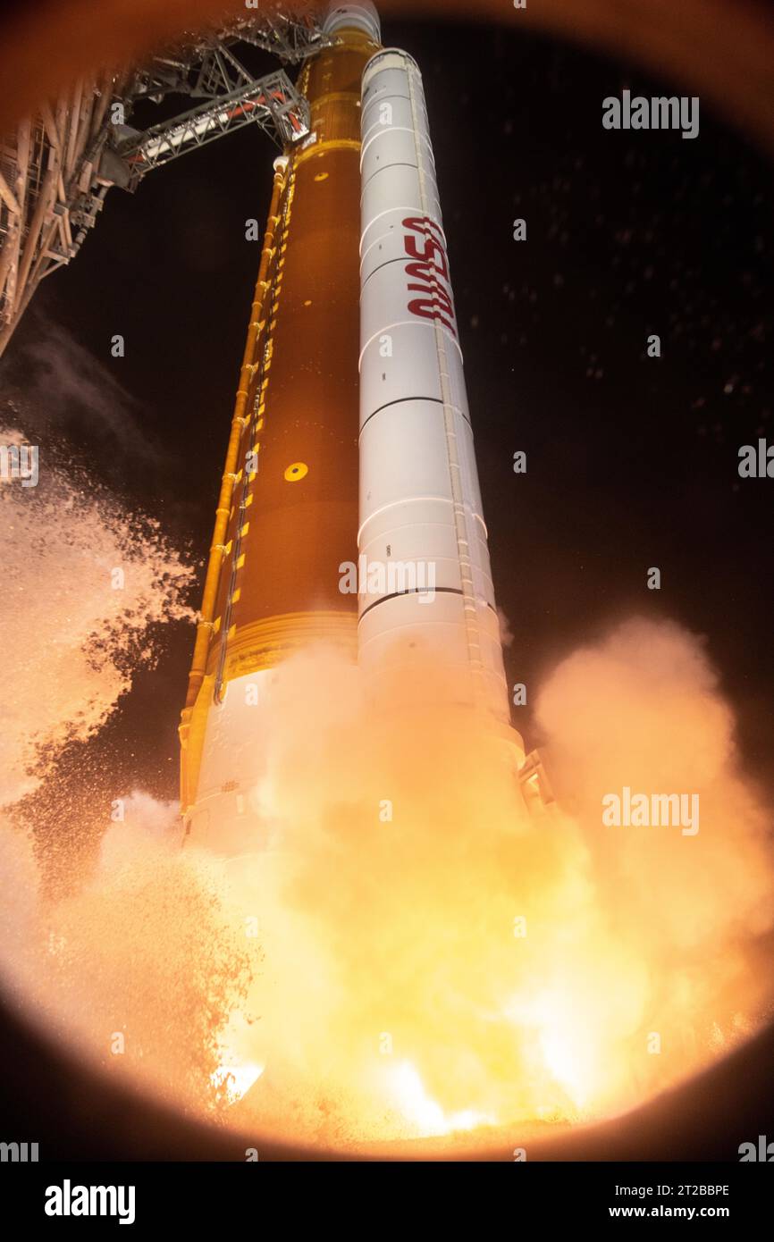 Duplicata de 3656. La même description factuelle s'applique au décollage d'Artemis I, au vaisseau spatial Orion et aux essais de mission. Banque D'Images