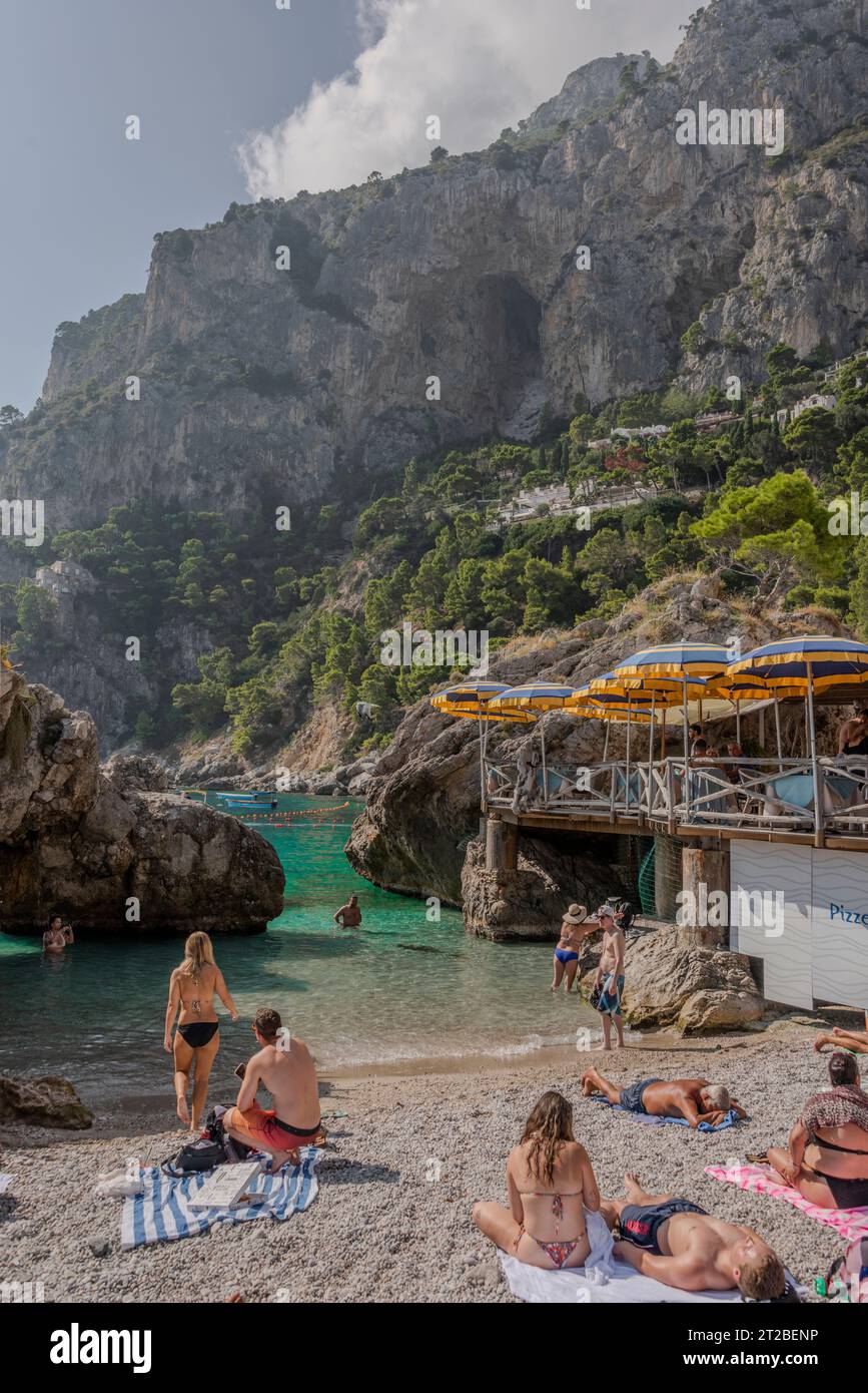 Plage, café, hôtels et bars de Marina Piccola, via Marina Piccola, 80076 Capri NA, Italie 11 octobre 2023 Banque D'Images