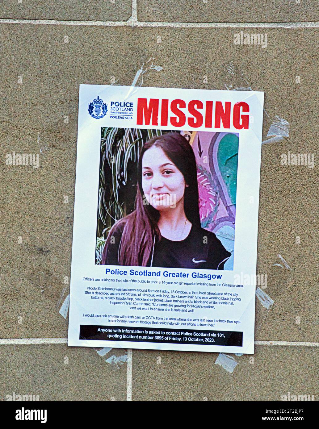 Glasgow, Écosse, Royaume-Uni. 18 octobre 2023. Nicole Strimbeanu disparue depuis quatre jours voit l'écolière de 14 ans affichée sur des affiches autour du centre-ville un développement très inhabituel. Crédit Gerard Ferry/Alamy Live News Banque D'Images