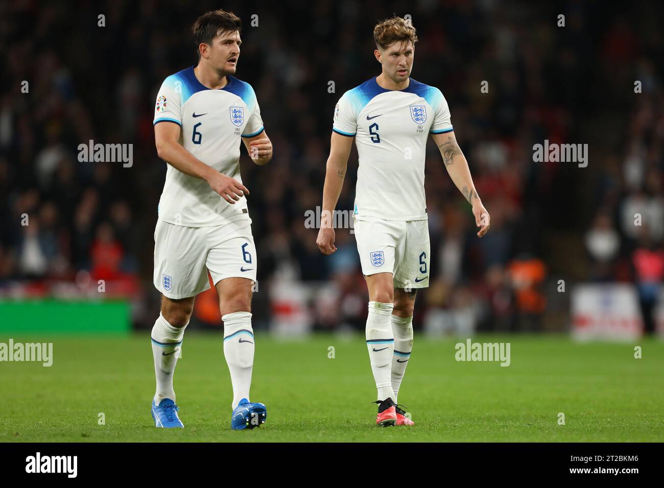 Harry Maguire et John Stones d'Angleterre - Angleterre contre Italie, UEFA EURO 2024 qualification Group C, Wembley Stadium, Londres, Royaume-Uni - 17 octobre 2023. Banque D'Images
