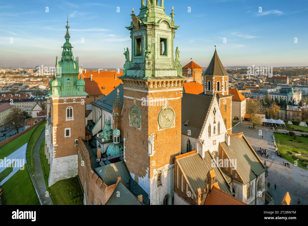 Château royal historique de Wawel à Cracovie au coucher du soleil, Pologne. Banque D'Images