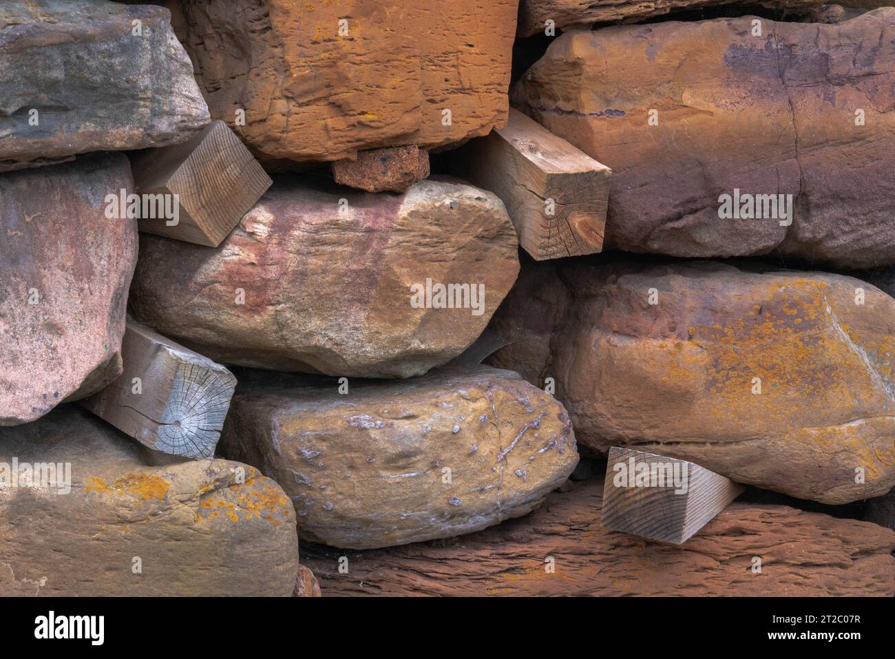 Défenses côtières contre les inondations, digues, barrière solide, béton, maçonnerie, gabions, marées hautes, ondes de tempête, ingénierie douce, technique de gestion naturelle Banque D'Images