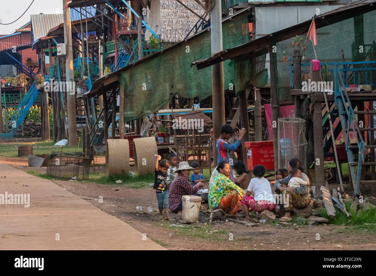 Village Life at Kampong Phluk Floating Village, Lake Tonle SAP, Siem Reap, Cambodge Banque D'Images