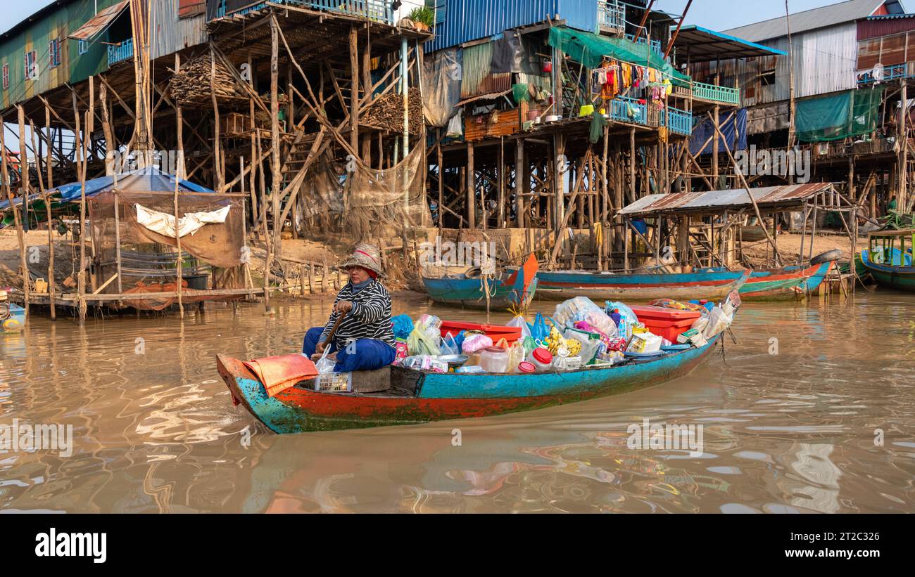 Village Life at Kampong Phluk Floating Village, Lake Tonle SAP, Siem Reap, Cambodge Banque D'Images