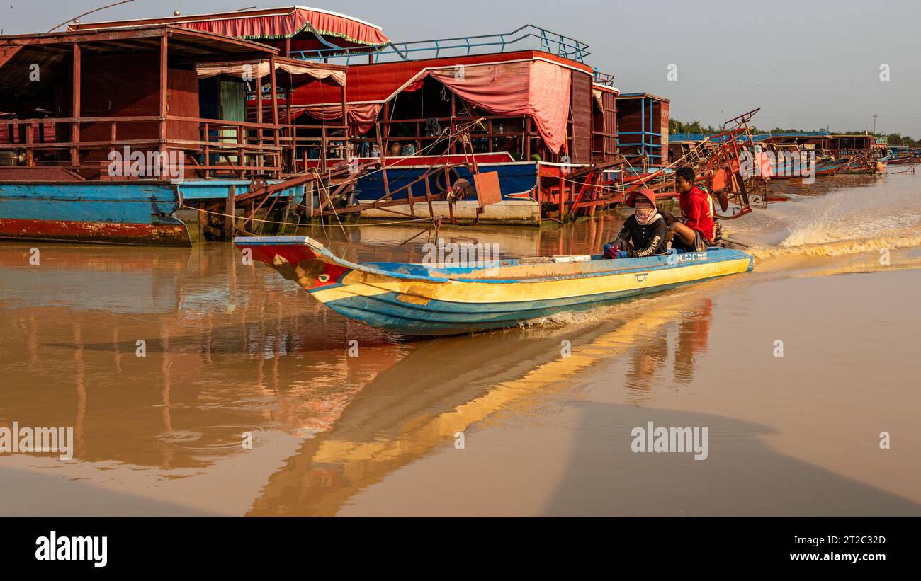 Village Life at Kampong Phluk Floating Village, Lake Tonle SAP, Siem Reap, Cambodge Banque D'Images