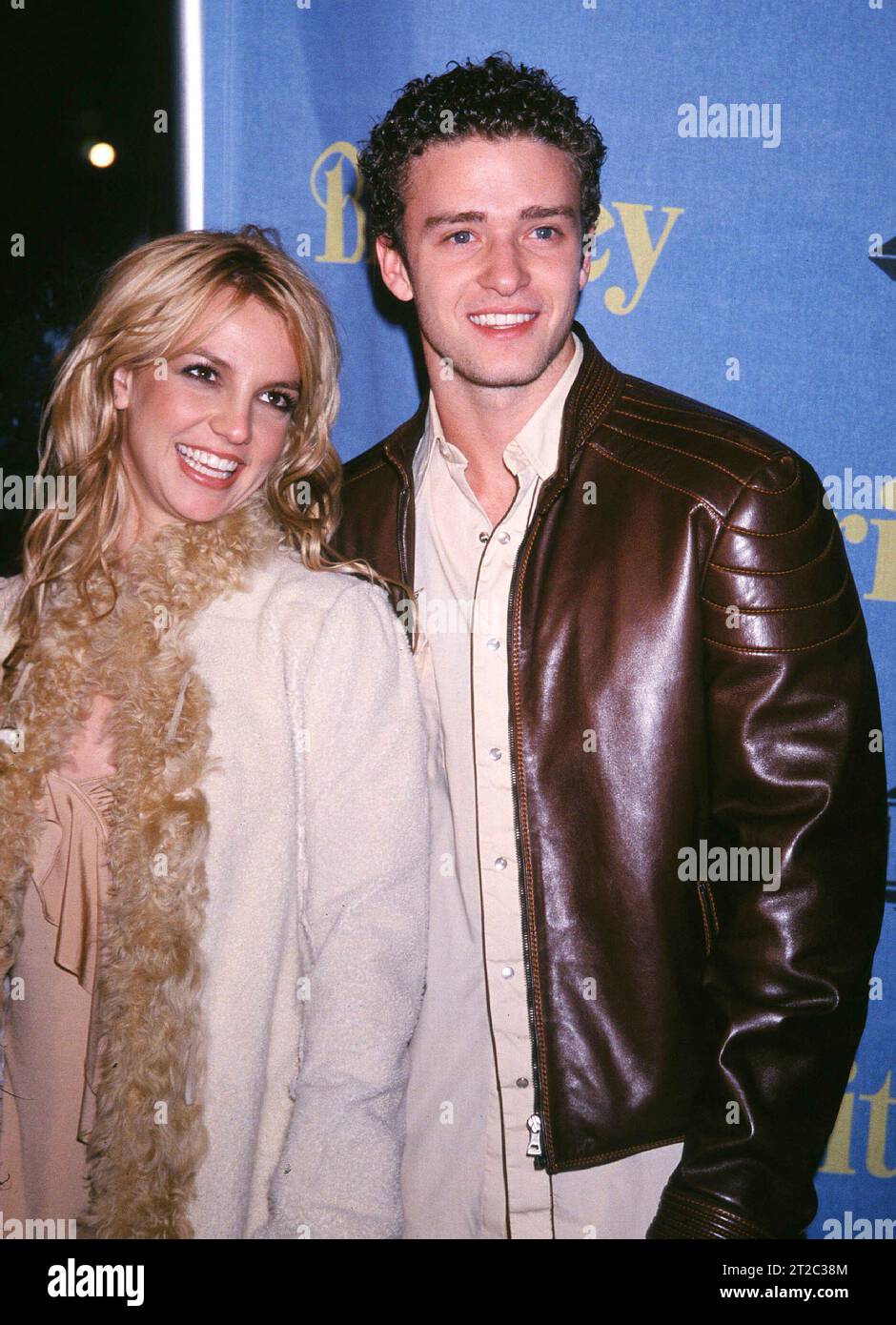 OCTOBER 17th 2023: Britney Spears reveals she had an abortion in 2000 because Justin Timberlake "did not want to be a father." Her new memoir, "The Woman In Me" is scheduled for release on October 24th. - File Photo by: zz/Walter Weissman/STAR MAX/IPx 2001 11/6/01 Britney Spears and Justin Timberlake at the record release party for Britney's new self-titled album, "Britney" held on November 6, 2001 at Centro-Fly in New York City. (NYC) Banque D'Images