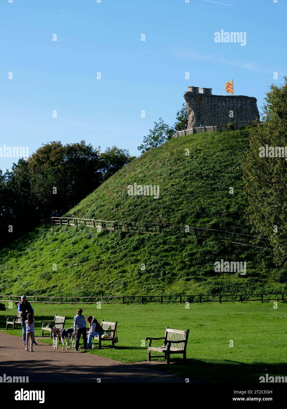 Ruines du château de Clare, parc rural du château de Clare, Stour Valley, Suffolk, Angleterre, Royaume-Uni Banque D'Images