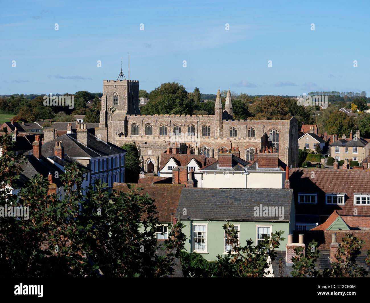 La vue depuis le château de Clare, St Peter et St Paul Eglise et la ville, Clare, Stour Valley, Suffolk, Angleterre, Royaume-Uni Banque D'Images