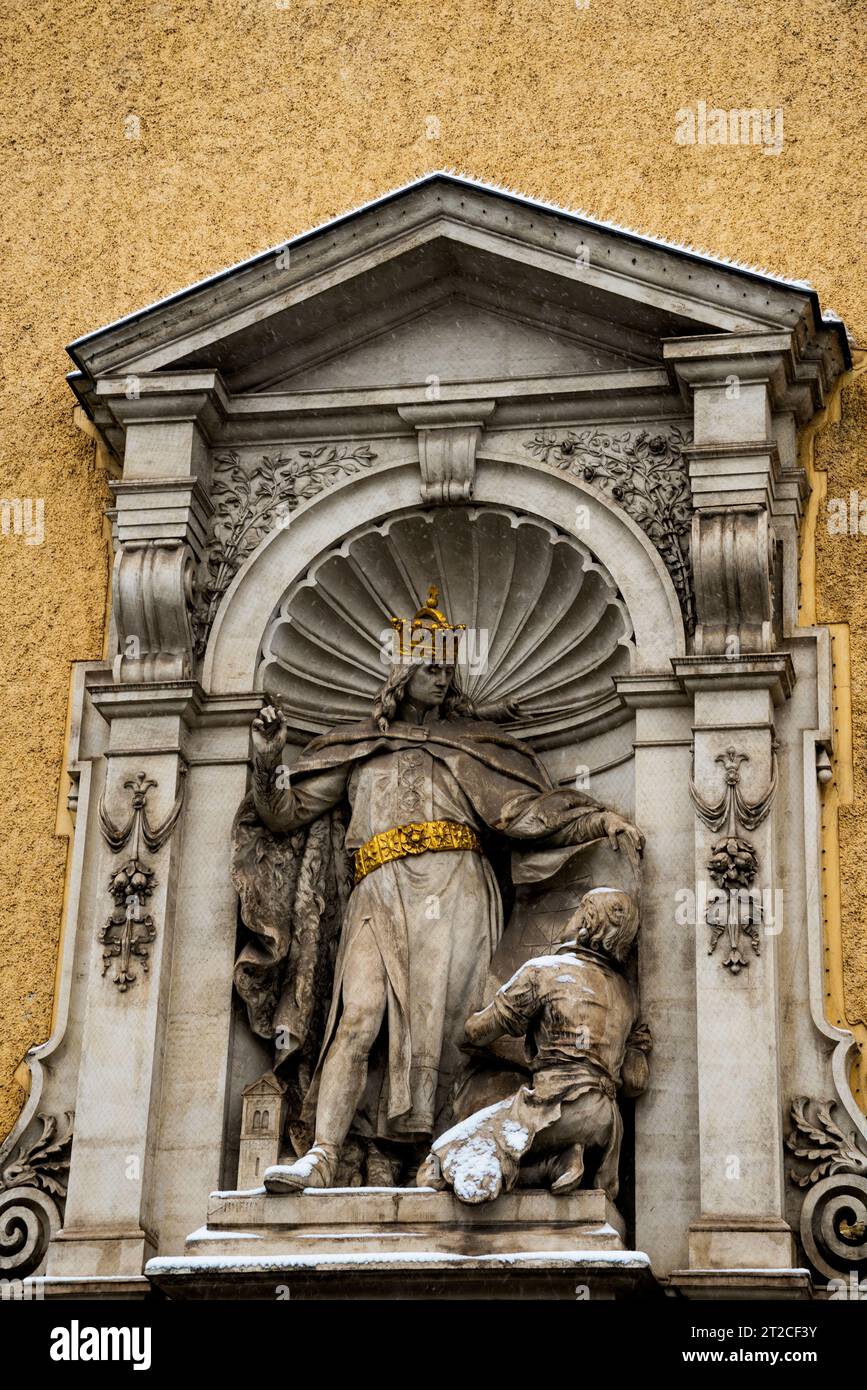 Monastère Schottenstift et Monument d'Henri d'Autriche appelé Jasonmirgott à Vienne. Banque D'Images