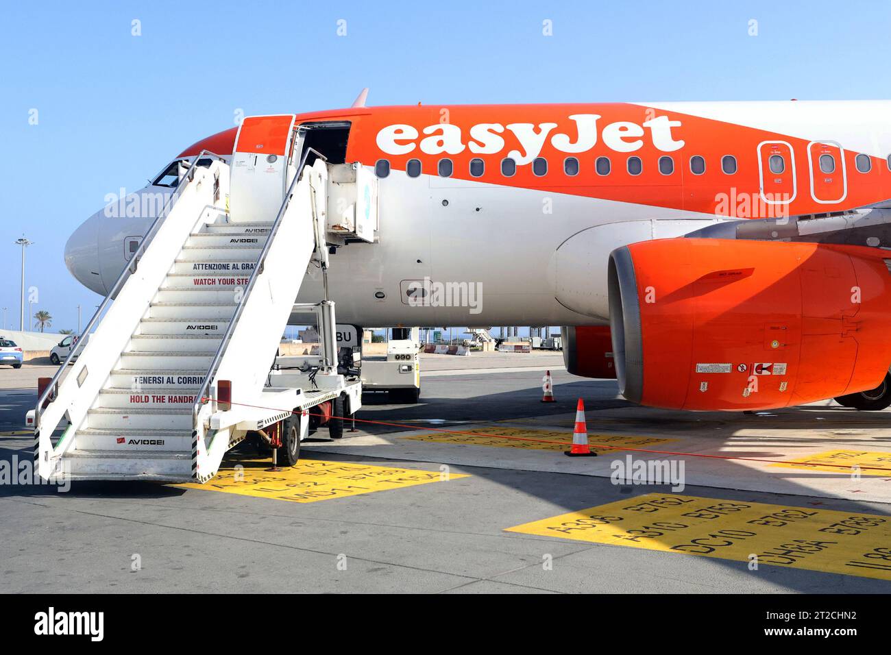 EasyJet Airbus à l'aéroport Falcone-Borsellino de Palerme, Sicile Banque D'Images