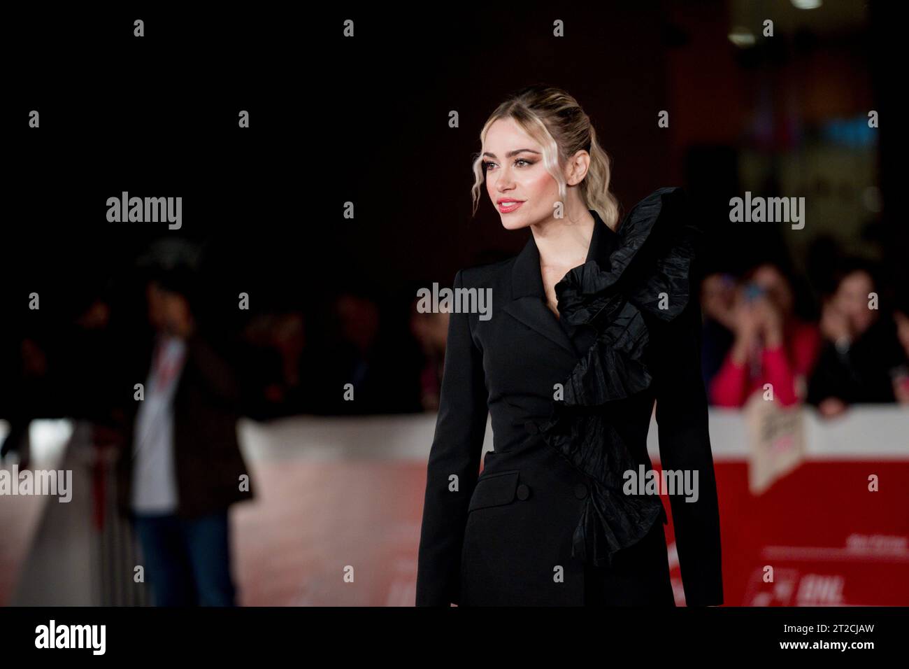 ROME, ITALIE - OCTOBRE 18 : Martina Stella assiste à la cérémonie d'ouverture et au tapis rouge 'c'è Ancora Domani' du 18e Festival du film de Rome à l'Auditorium P. Banque D'Images