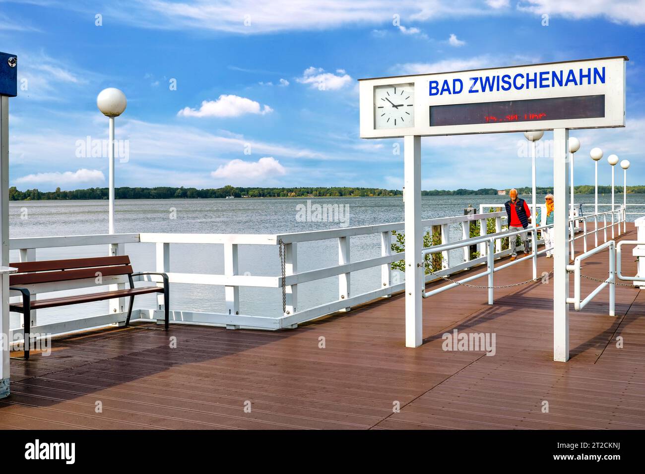 Jetée à Bad Zwischenahn dans les jardins du spa, Allemagne Banque D'Images