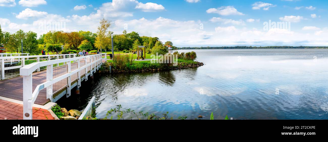 Bad Zwischenahn, Ammerland. Parc thermal et promenade idyllique à la mer de Zwischenahn Banque D'Images