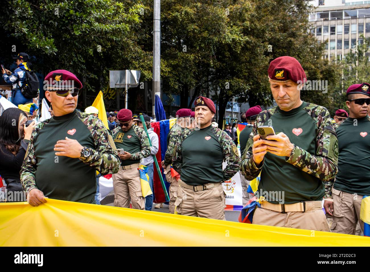 Bogota, Colombie - 18 octobre 2023. Protestation pacifique des membres de la réserve active de l'armée et des forces de police à Bogota Colombie contre Banque D'Images