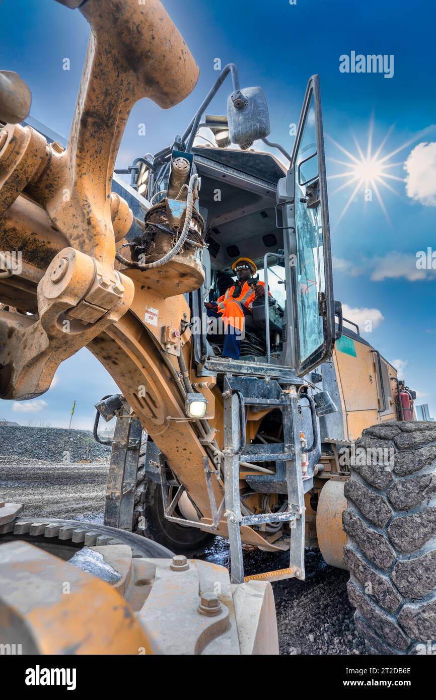 mine de diamant à ciel ouvert, ripper de bulldozer minier pour les roches et grande lame pour le nettoyage Banque D'Images