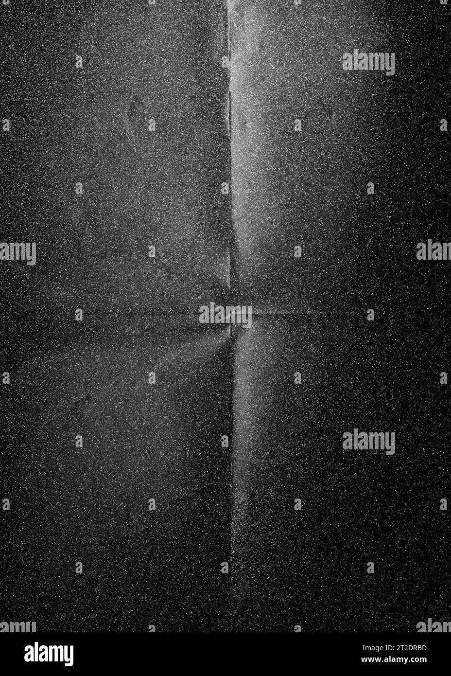 Texture de la vieille surface sur fond noir avec des rayures blanches, texture de timbre avec effet grunge, endommagé, effets de bruit les superpositions sales se multiplient Banque D'Images