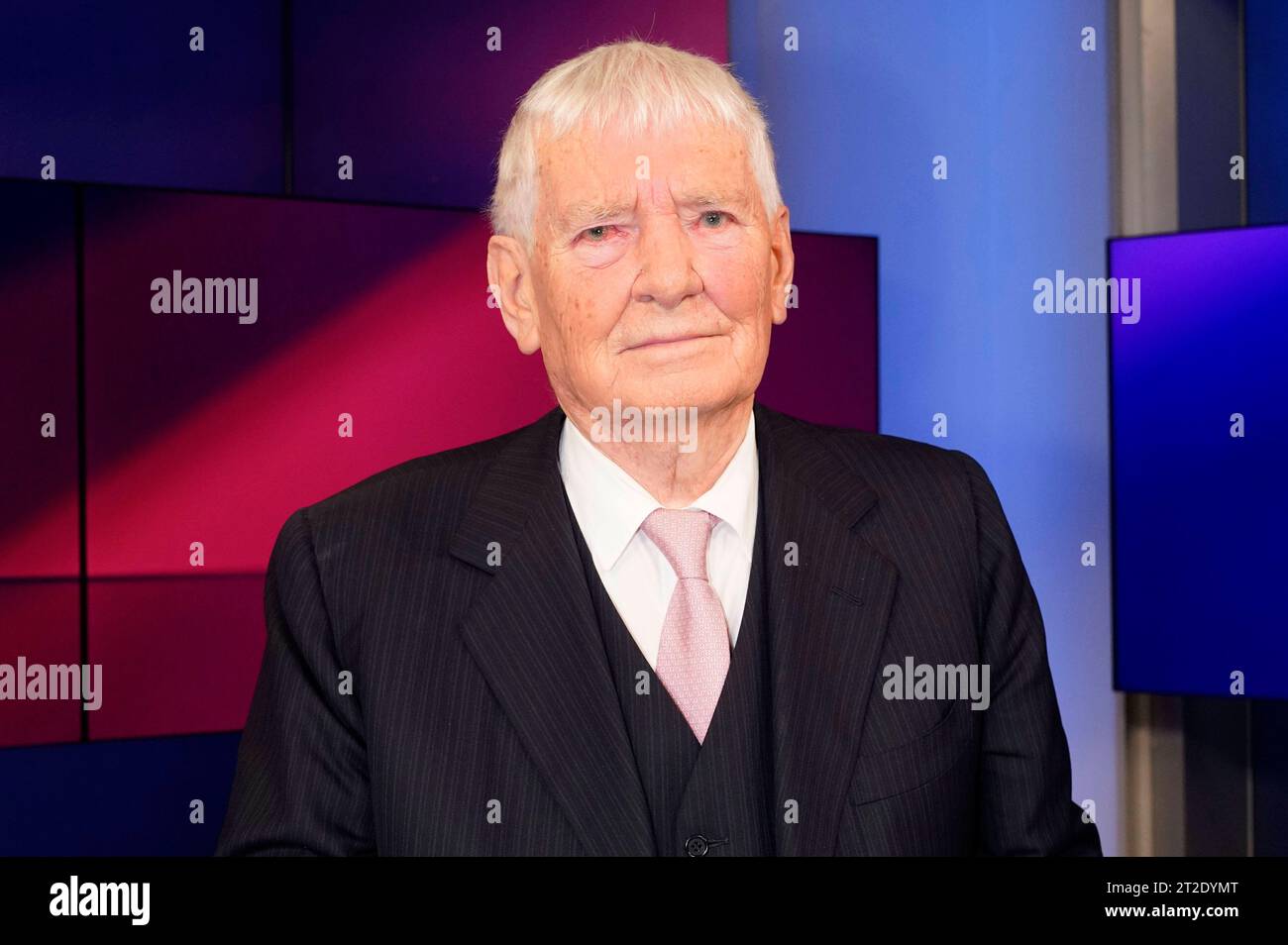 Otto Schily in der ARD-Talkshow maischberger im Studio Berlin Adlershof. Berlin, 18.10.2023 *** Otto Schily dans le talk-show ARD maischberger dans le studio Berlin Adlershof Berlin, 18 10 2023 Foto:XT.xBartillax/xFuturexImagex maischberger1810 3010 Banque D'Images