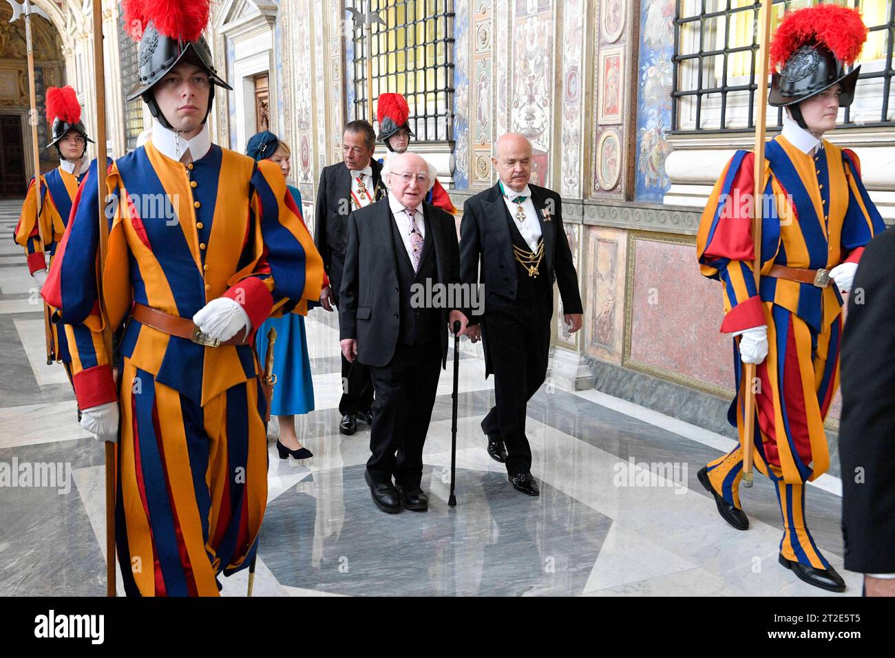 Vatican, Vatican. 19 octobre 2023. Italie, Rome, Vatican, 2023/10/19 le Pape François reçoit en audience privée M. Michael D. Higgins, Président de l'Irlande au Vatican Photographie par VATICAN MEDIA /Catholic Press photo Credit : Independent photo Agency/Alamy Live News Banque D'Images