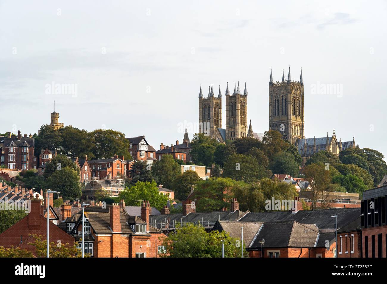 Cathédrale de Lincoln et tour d'observation du château au sommet de l'escarpement, Lincoln City, Lincolnshire, Angleterre, Royaume-Uni Banque D'Images