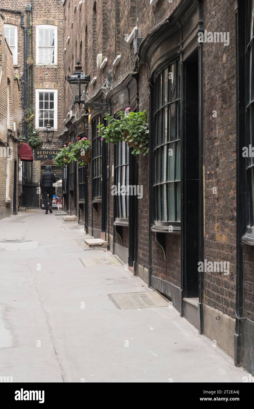 Un Goodwin court au gaz (construit en 1627), le véritable Harry Potter Diagon Alley à Covent Garden, Londres, WC2, Angleterre, Royaume-Uni Banque D'Images