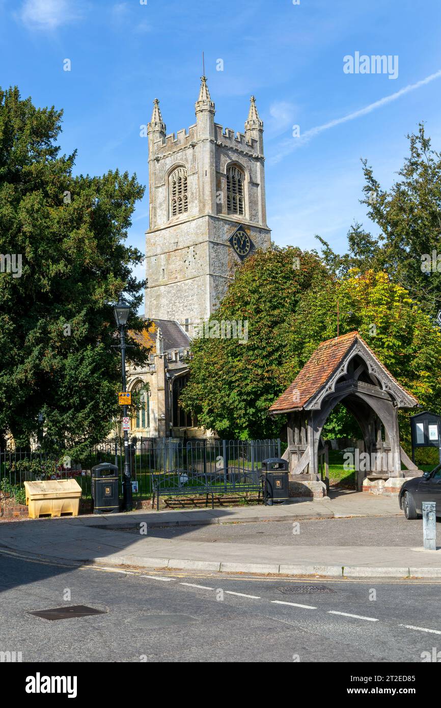 Église paroissiale du village de Saint Michael and All Angels, Lambourn, Berkshire, Angleterre, Royaume-Uni Banque D'Images