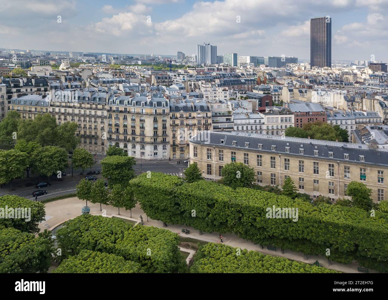Photo aérienne du centre-ville de Paris au printemps. PARIS, FRANCE-30 AVRIL 2019 Banque D'Images