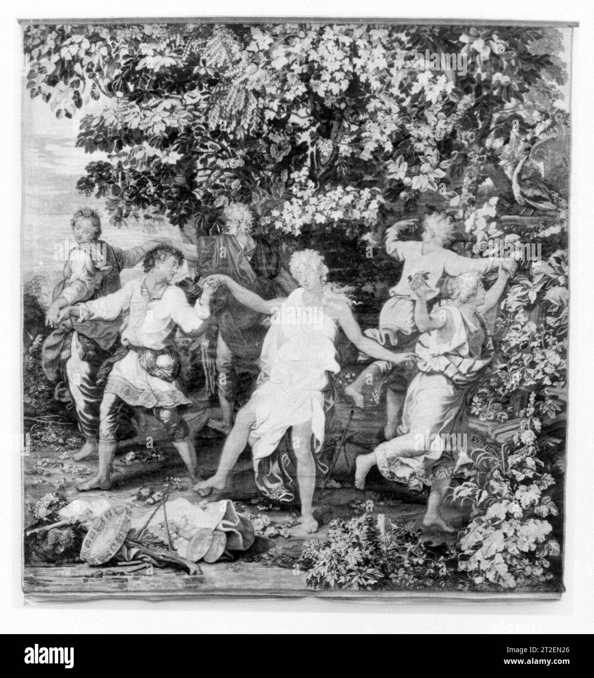 Bergers et bergers dansant à partir d'un ensemble de sujets mythologiques d'après Giulio Romano divers artistes / créateurs dessinés de 1684 à 86, tissés de 1689 à 92 dans un cadre boisé, trois hommes et trois femmes dansent dans un ring. Une pile d'instruments de musique se trouve devant eux sur la rive d'un ruisseau. Pendant des siècles, ces figures bucoliques ont été appelées bergers et bergers, bien qu'il n'y ait pas d'attributs les identifiant spécifiquement comme tels. Cette tapisserie est issue d'un ensemble de huit, traditionnellement appelé les sujets de la Fable. Les conceptions des huit tapisseries sont basées en partie sur les dessins du Banque D'Images