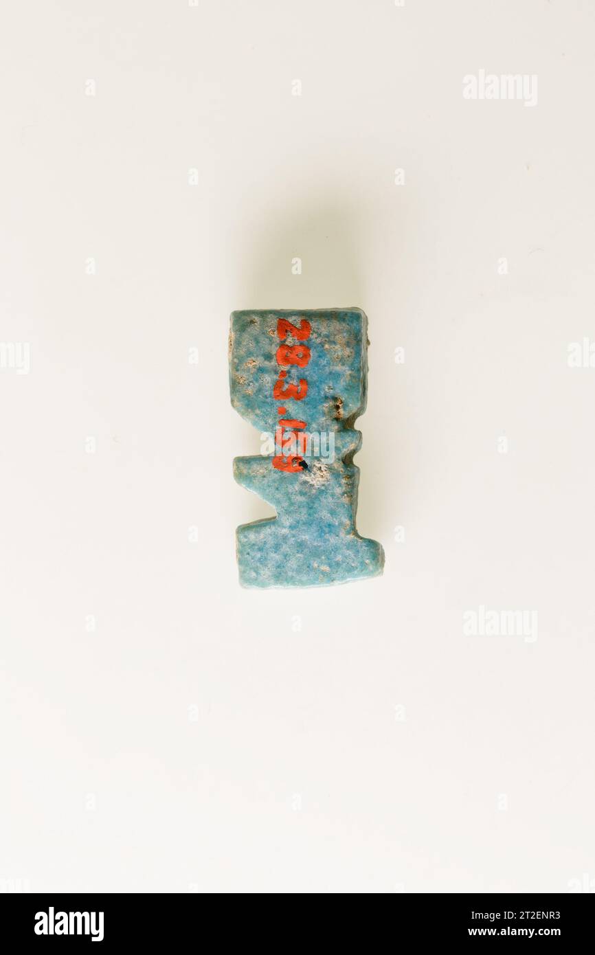 Shu amulet période tardive ca. 712–332 B.C. en savoir plus. Shu amulette. env. 712–332 AV. J.-C. Blue Faience. Période tardive. D'Egypte, haute Egypte, Thèbes, Cheikh Abd el-Qurna, Tombeau de Dagi (MMA 807), fouilles MMA. Dynastie 25-30 Banque D'Images