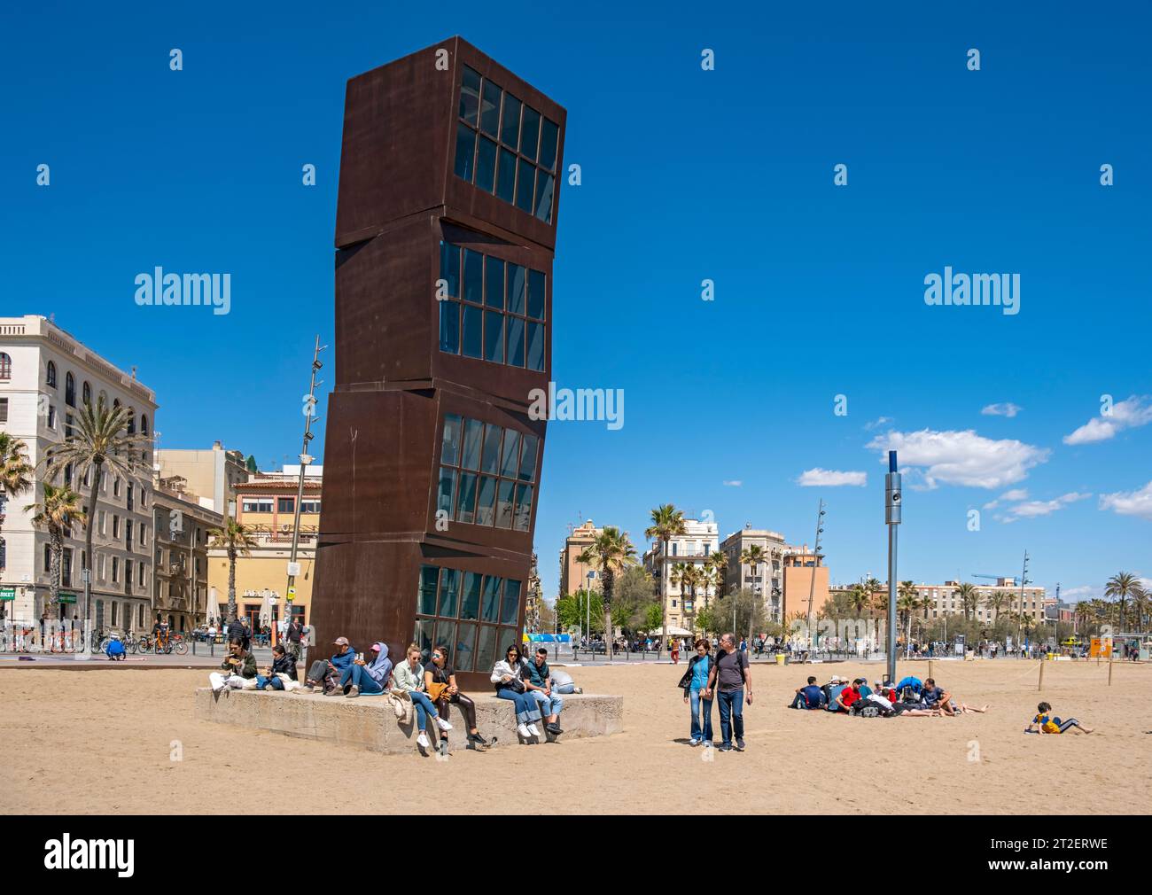 Homenatge a la Barceloneta (ou l’Estel Ferit) sculpture de Rebecca Horn, Platja de Sant Sebastia Beach, Barcelone, Espagne Banque D'Images