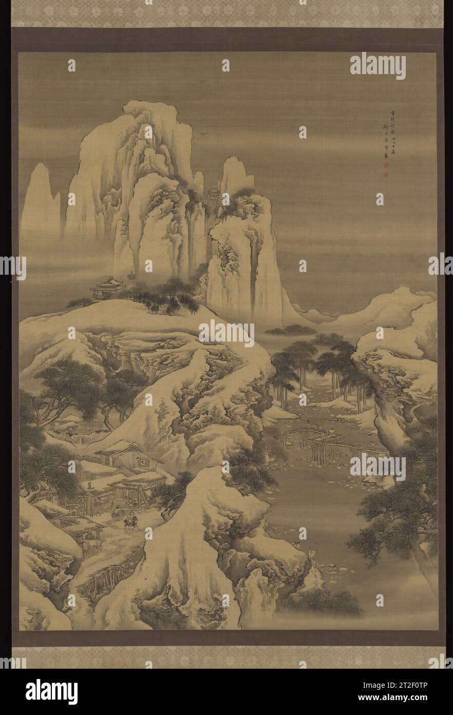 Auberge et voyageurs dans les montagnes enneigées Yuan Yao Chinois 1745 cette peinture, avec sa représentation extravagante des rigueurs de voyager dans les montagnes en hiver, aurait séduit les marchands de la province du Shanxi, au nord du pays. Inspirée par de fantastiques rocailles de jardin plutôt que par un paysage réel, la composition fantaisiste de Yuan Yao juxtapose un paysage montagneux vertical tortueux avec une vue de niveau où un pont en zigzag ludique coupe la vue en deux. Une gamme lointaine de pics abrupts est enjambée par un pont orné d'un pavillon - un jardin typique dans le terrain plat du sud de la Chine Banque D'Images