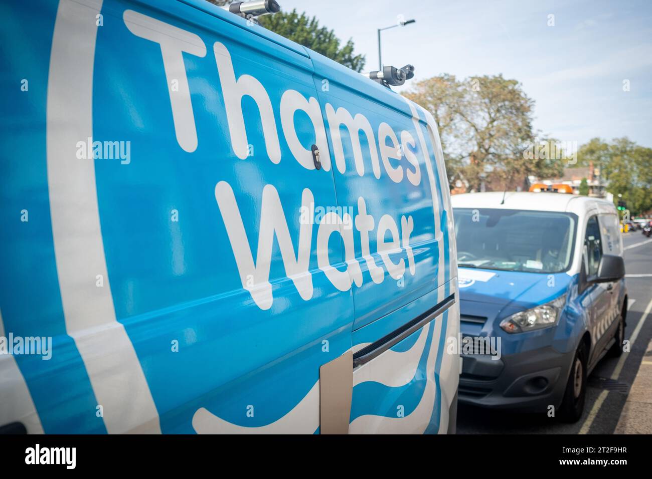 Londres - 9 octobre 2023 : Thames Water Vehicles à Fulham au sud-ouest de Londres. Société de l'industrie de l'eau. Banque D'Images