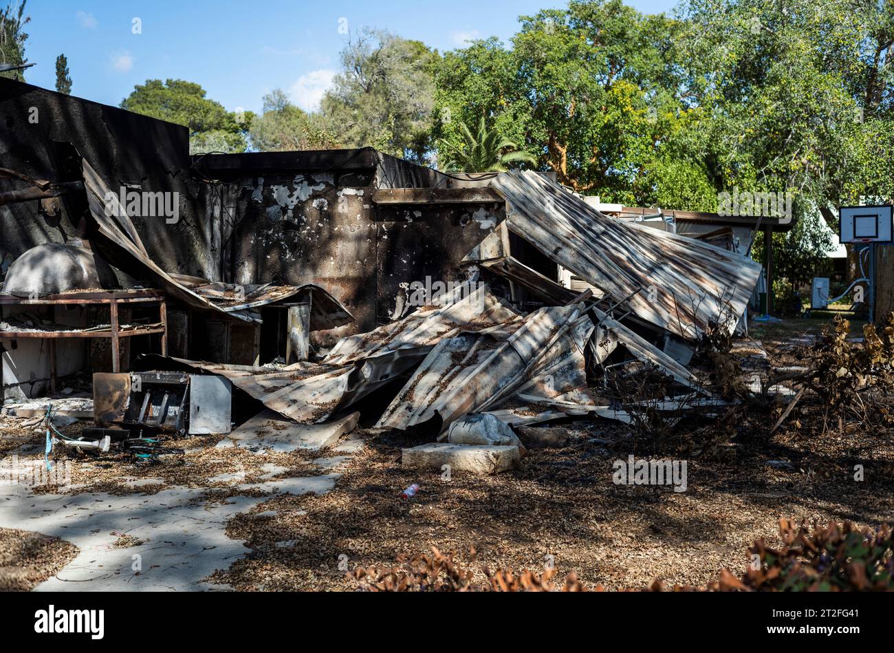 NIR Oz, Israël. 19 octobre 2023. Vue sur la dévastation causée par les militants islamistes du Hamas sur le kibboutz NIR Oz. Crédit : Ilia Yefimovich/dpa/Alamy Live News Banque D'Images