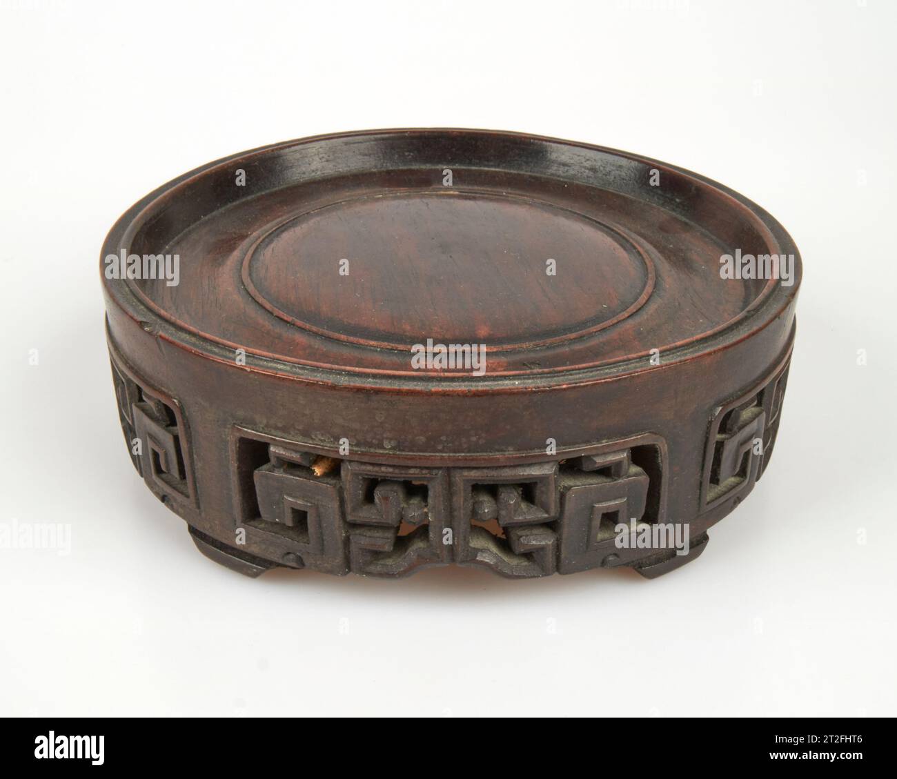 Support en bois de bois dur chinois antique fin pour vase de poterie en porcelaine, bol, etc Banque D'Images