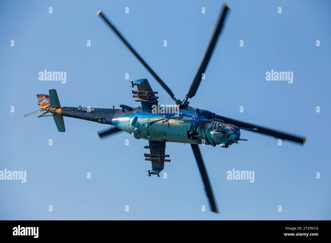 Hélicoptère mi-24 de l'armée de l'air tchèque dans des couleurs spéciales. Banque D'Images