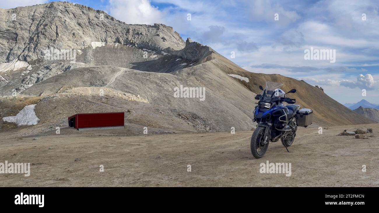 Moto BMW R1200 GS Adventure à Colle Sommeiller, plus haut col praticable des Alpes, de France, et Banque D'Images