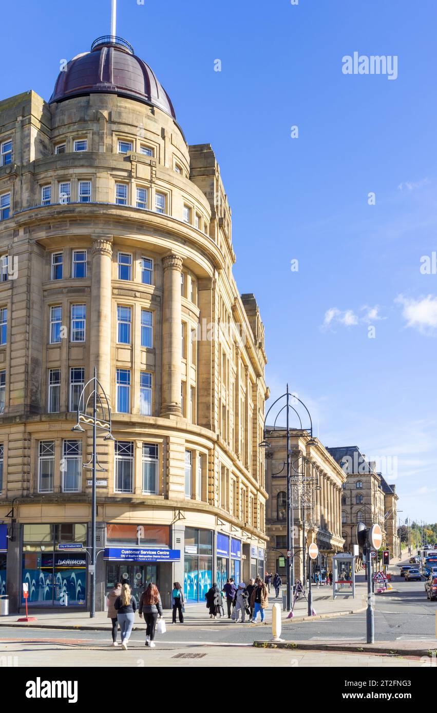 City of Bradford Metropolitan District Council Bridge Street vers St Georges Hall Bradford City centre Bradford Yorkshire Angleterre Royaume-Uni GB Europe Banque D'Images