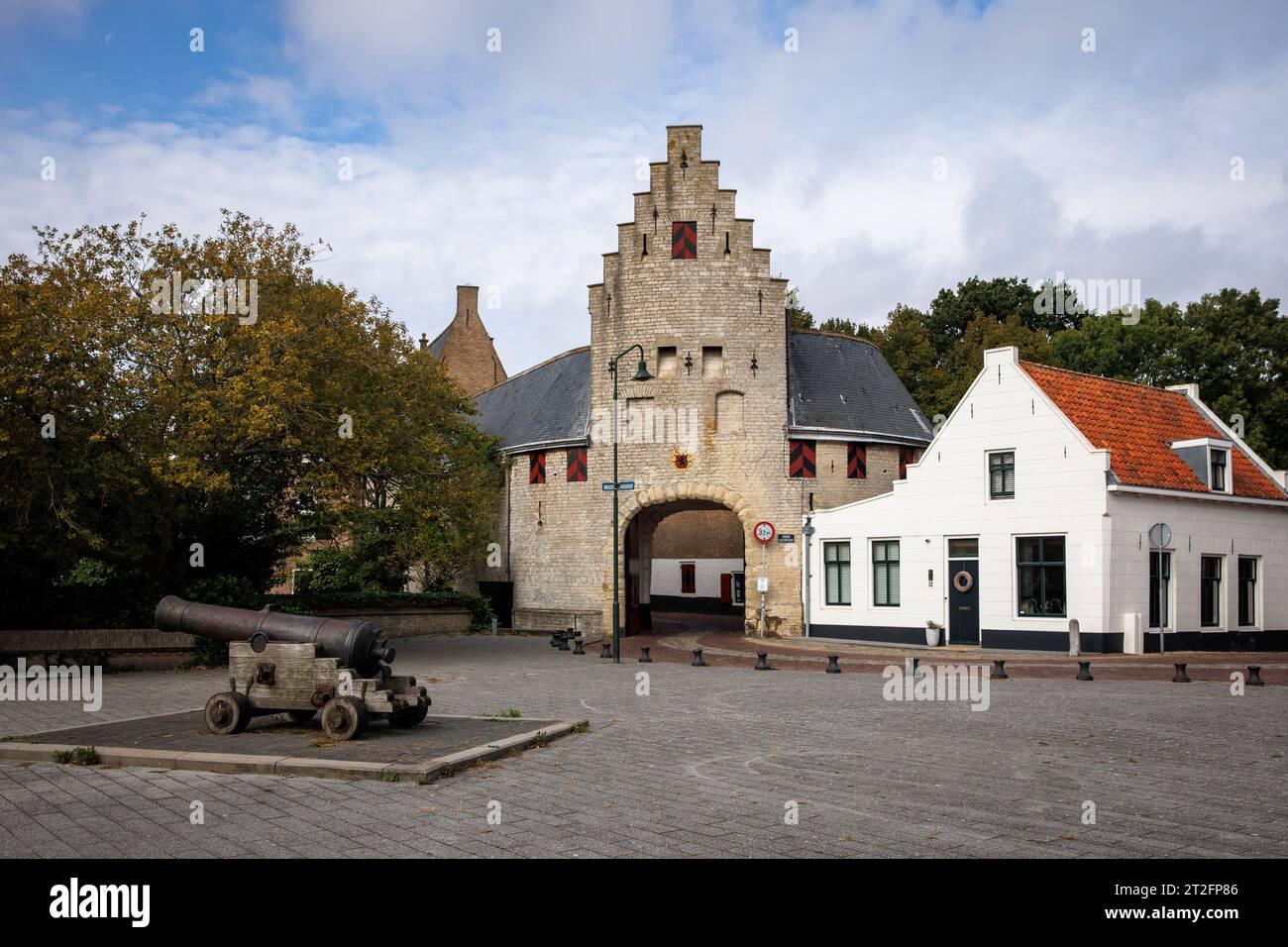 La vieille ville porte Noordhavenpoort à Zierikzee sur Schouwen-Duiveland, Zélande, pays-Bas. das alte Stadttor Noordhavenpoort à Zierikzee auf Schouwe Banque D'Images